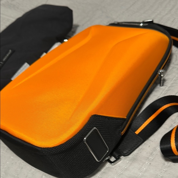 Tumi mc laren Torque sling - Picture 5 of 5